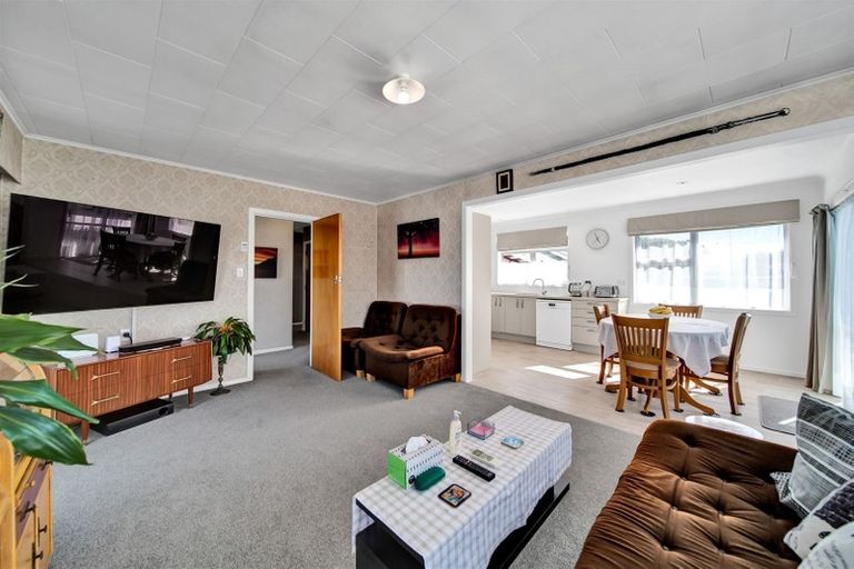 Photo of property in 32 Grey Street, Normanby, Hawera, 4614