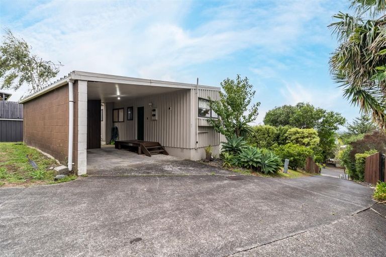 Photo of property in 1/48 Lemnos Place, Titirangi, Auckland, 0604