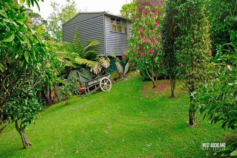 Photo of property in 26 Crystal Avenue, Glendene, Auckland, 0602