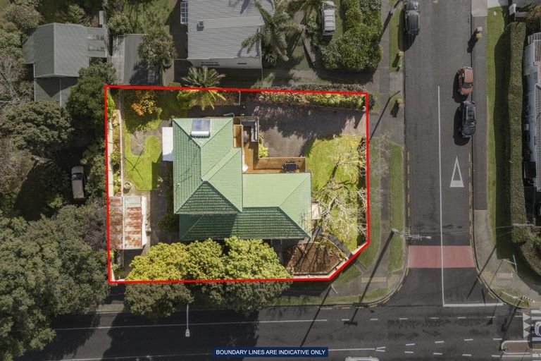 Photo of property in 14 Woodward Avenue, Mangere Bridge, Auckland, 2022