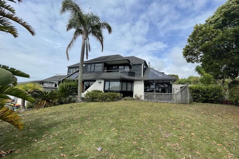 Photo of property in 1 Calypso Place, Rothesay Bay, Auckland, 0630