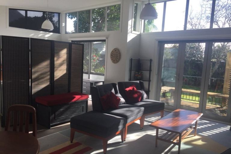 Photo of property in 74 Princes Street, Northcote Point, Auckland, 0627