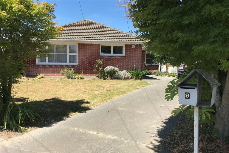 Photo of property in 9 Shirldale Place, Avonhead, Christchurch, 8042