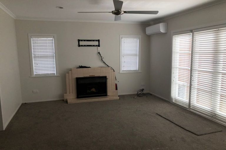 Photo of property in 12 Albert Road, Kelston, Auckland, 0602