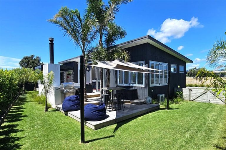 Photo of property in 106 Nikau Close, Matarangi, Whitianga, 3592