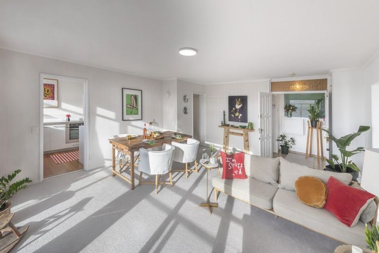 Photo of property in Dorchester Apartments, 144 Oriental Parade, Oriental Bay, Wellington, 6011