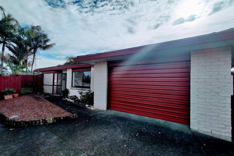 Photo of property in 10/4074 Great North Road, Glen Eden, Auckland, 0602