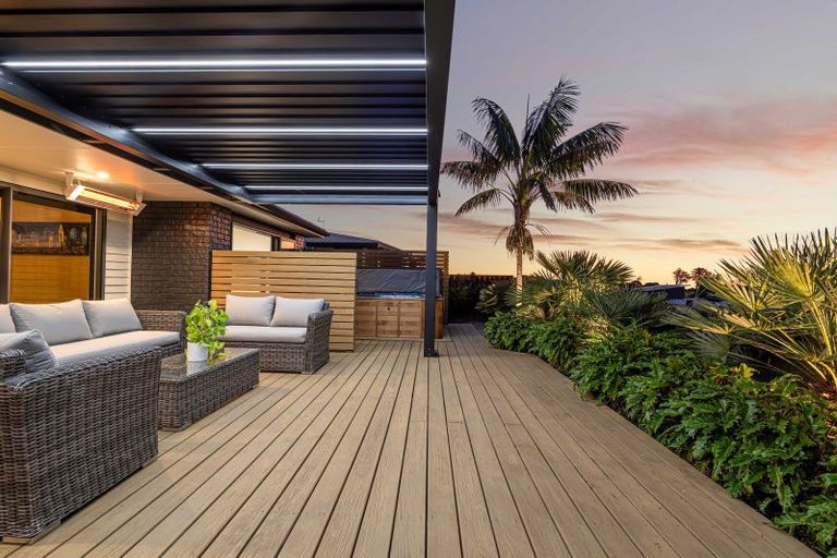 Photo of property in 17 Chatswood Grove, Fitzroy, New Plymouth, 4312