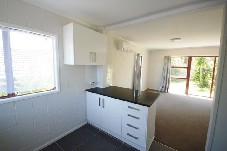 Photo of property in 2/16 Roberts Road, Glenfield, Auckland, 0629