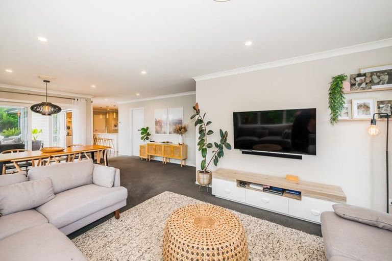 Photo of property in 10 Mahia Lane, Waikanae, 5036