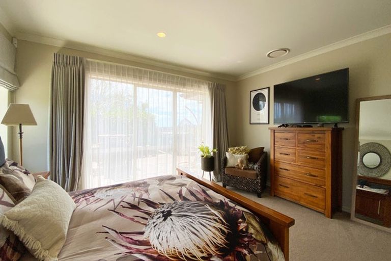 Photo of property in 124 Trig Road, Whitford, Howick, 2571