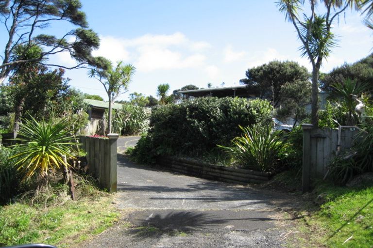 Photo of property in 38 Tasman View Road, Te Henga / Bethells Beach, Henderson, 0781
