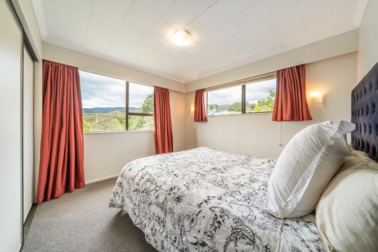 Photo of property in 32 Seymour Grove, Kingsley Heights, Upper Hutt, 5018