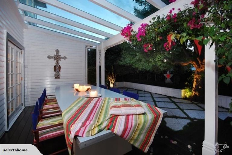 Photo of property in 18 Nikau Street, Eastbourne, Lower Hutt, 5013