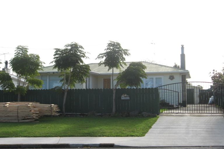 Photo of property in 5 Eddowes Street, Manurewa, Auckland, 2102