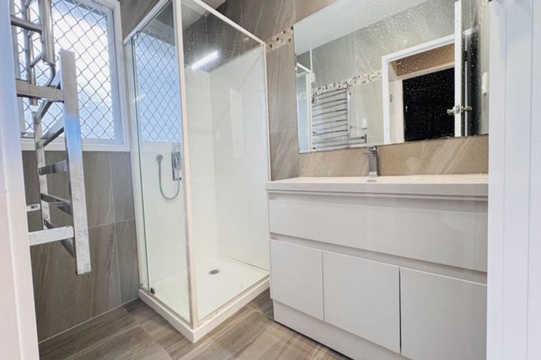 Photo of property in 32 Fitzwater Place, Henderson, Auckland, 0612