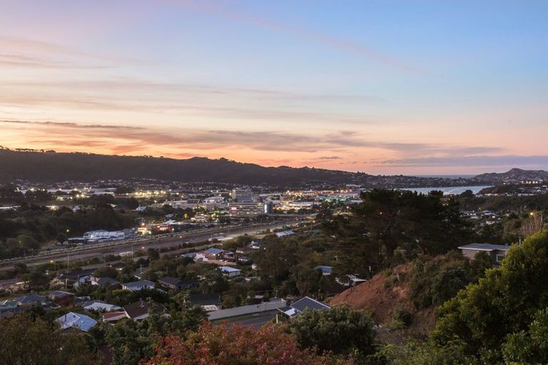 Photo of property in 2 Ash Grove, Ranui, Porirua, 5024