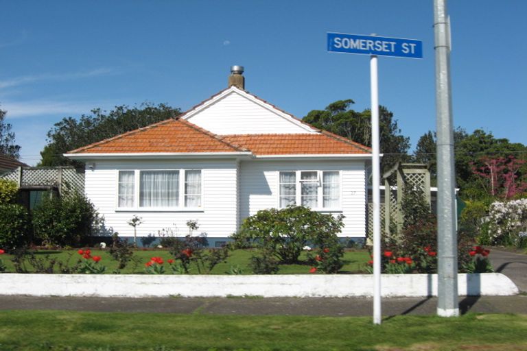 Photo of property in 27 Somerset Street, Brooklands, New Plymouth, 4310