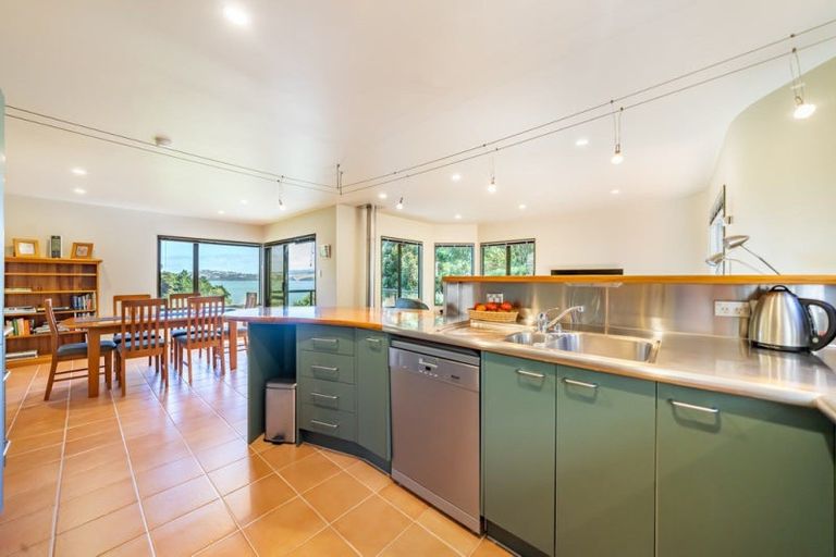 Photo of property in 36a Molyneux Close, Whitby, Porirua, 5024