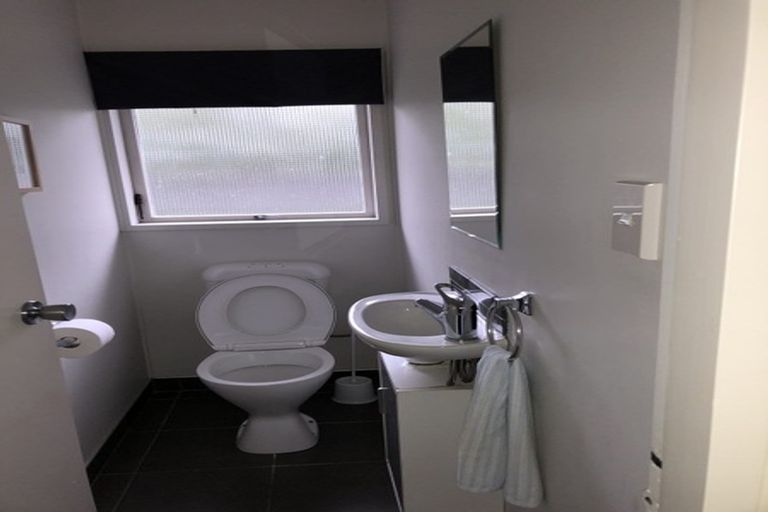 Photo of property in 43 Meadway, Sunnyhills, Auckland, 2010