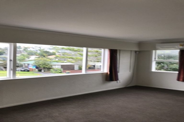 Photo of property in 19 Lyford Crescent, Sunnynook, Auckland, 0620