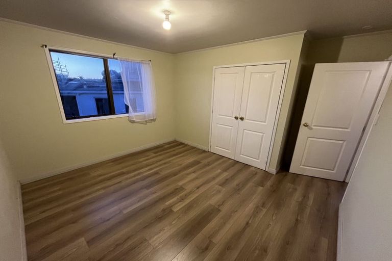 Photo of property in 16 Massine Place, Randwick Park, Auckland, 2105