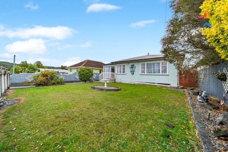 Photo of property in 52 Russell Road, Wainuiomata, Lower Hutt, 5014