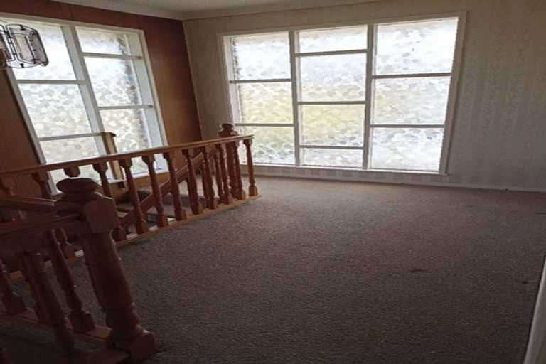 Photo of property in 2 Wakeling Avenue, Te Atatu South, Auckland, 0610