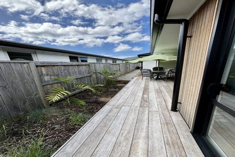 Photo of property in 18 Awatira Drive, Papamoa Beach, Papamoa, 3118