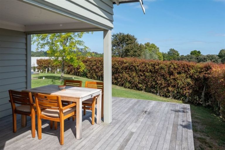 Photo of property in 17 Griggs Road, Whitford, Howick, 2571