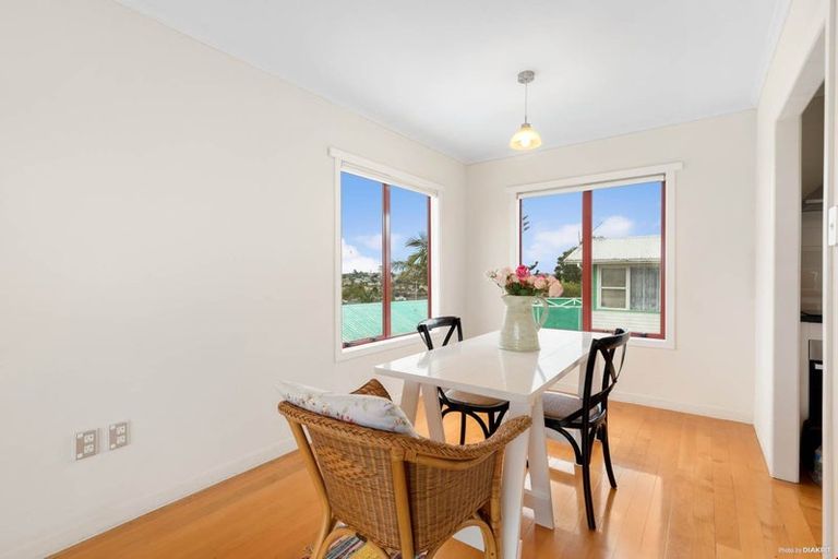 Photo of property in 1/594 East Coast Road, Pinehill, Auckland, 0630