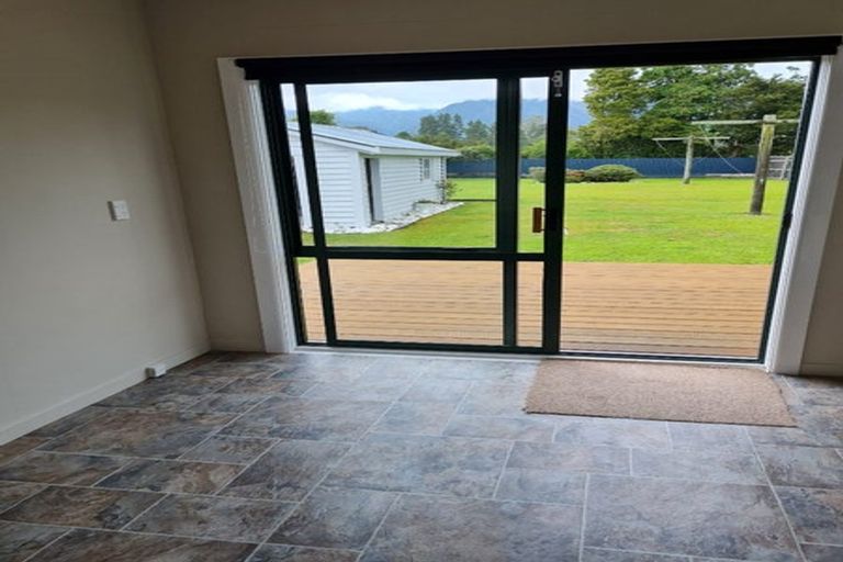 Photo of property in 7 Roberts Street, Whataroa, 7886