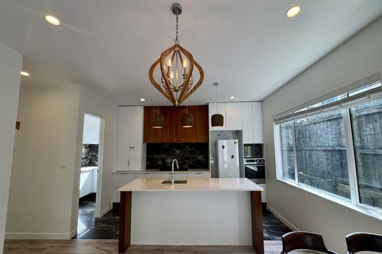 Photo of property in 31a Wairau Road, Forrest Hill, Auckland, 0627