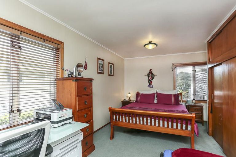 Photo of property in 74 Neil Avenue, Te Atatu Peninsula, Auckland, 0610