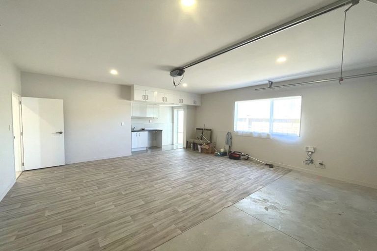 Photo of property in 14a Bridge Avenue, Te Atatu South, Auckland, 0610