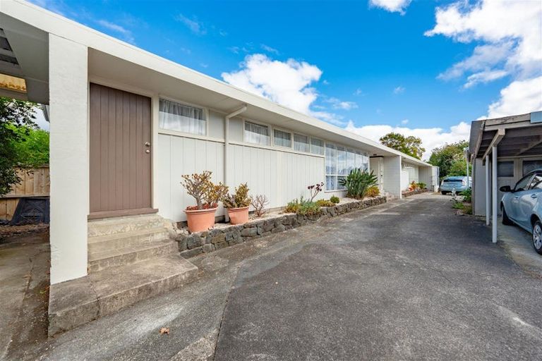Photo of property in 2/127 Seabrook Avenue, New Lynn, Auckland, 0600