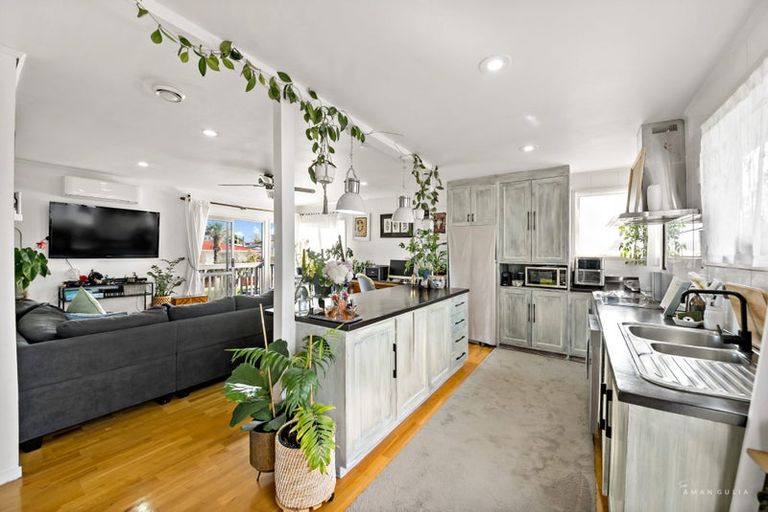 Photo of property in 13 Bodi Place, Te Atatu South, Auckland, 0610