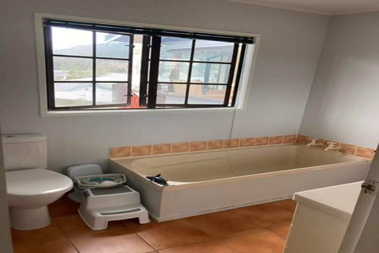 Photo of property in 15 Larchmont Grove, Totara Park, Upper Hutt, 5018