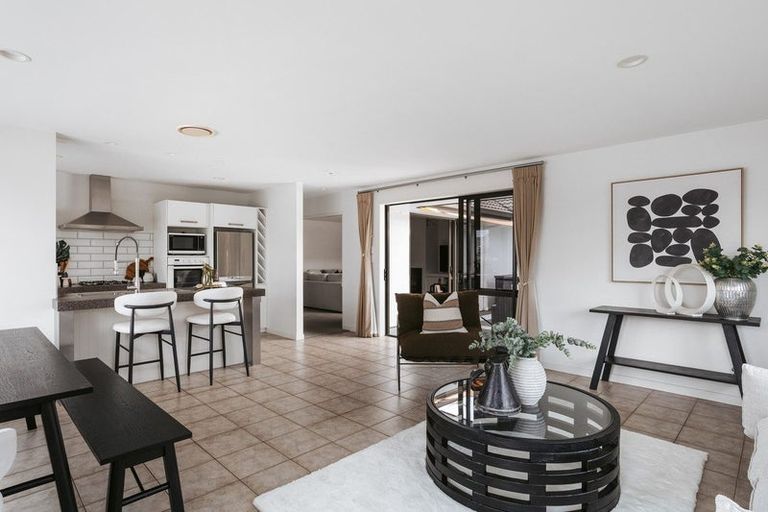 Photo of property in 14 Glenmonarch Place, Pyes Pa, Tauranga, 3112