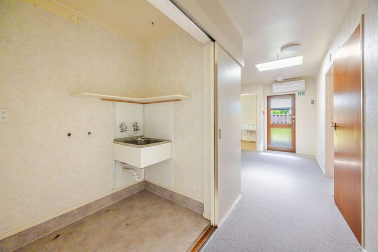 Photo of property in 16 Anderson Road, Taradale, Napier, 4112