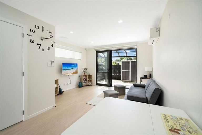 Photo of property in 105 Waimumu Road, Massey, Auckland, 0614