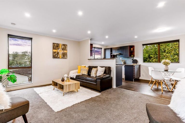 Photo of property in 2/4 Elizabeth Drive, West Harbour, Auckland, 0618