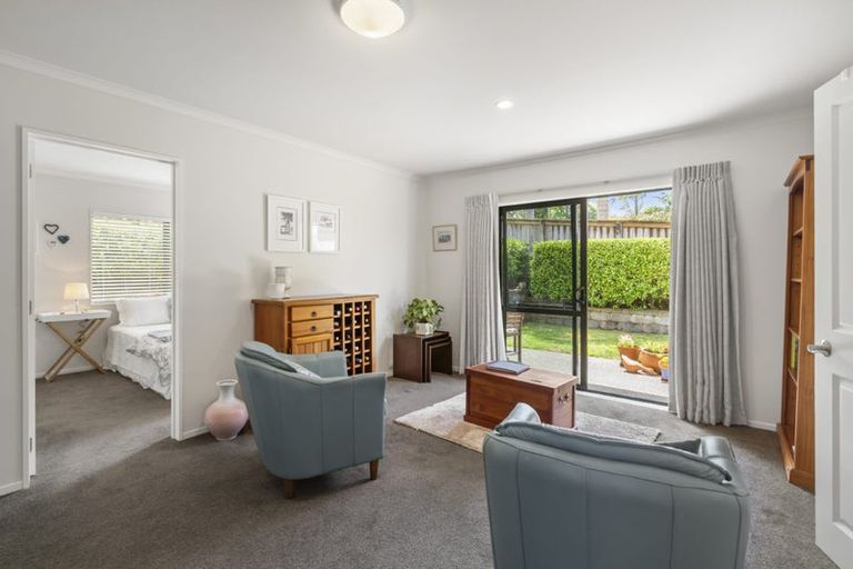 Photo of property in 2/23 Kiteroa Terrace, Rothesay Bay, Auckland, 0630