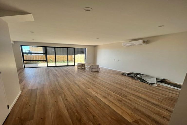 Photo of property in 42 Glidepath Road, Hobsonville, Auckland, 0616