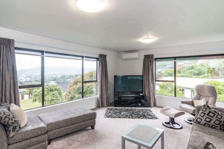 Photo of property in 91 Victory Crescent, Tawa, Wellington, 5028