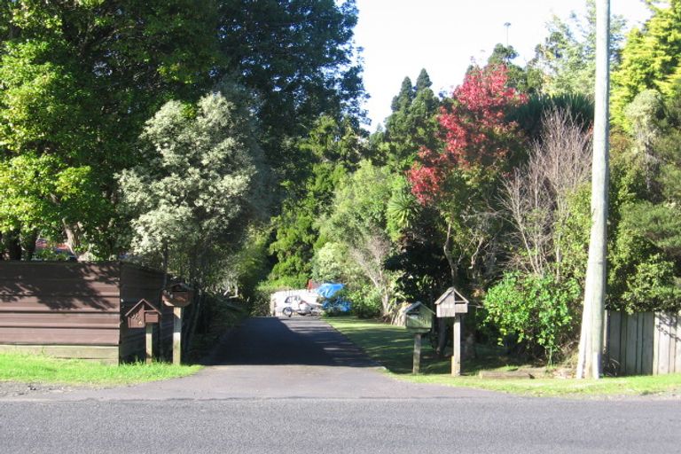 Photo of property in 2/98a Konini Road, Titirangi, Auckland, 0604