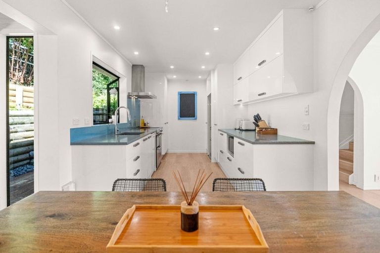 Photo of property in 31 Squirrel Lane, Browns Bay, Auckland, 0630