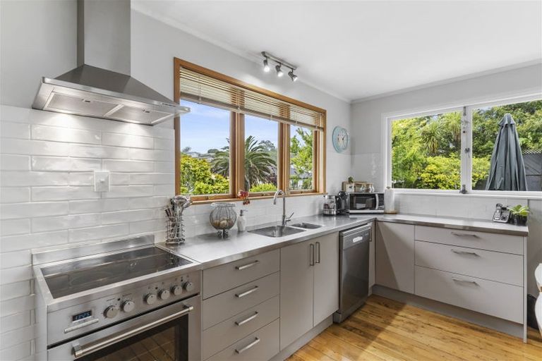 Photo of property in 16 Juniper Road, Sunnynook, Auckland, 0620