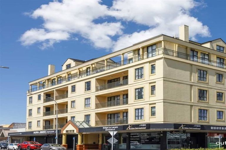 Photo of property in Maddison Apartments, 3/6f Queen Street, Palmerston North, 4410