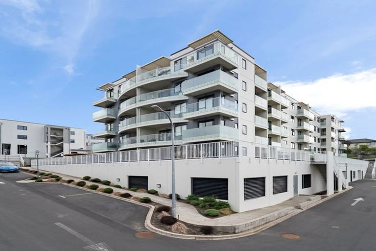 Photo of property in Apollo Apartments, 201/46 Rosedale Road, Rosedale, Auckland, 0632
